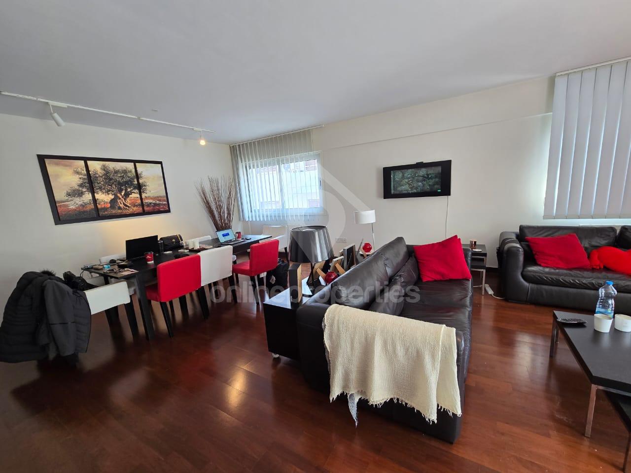 To change image, hover mouse over thumbnails below