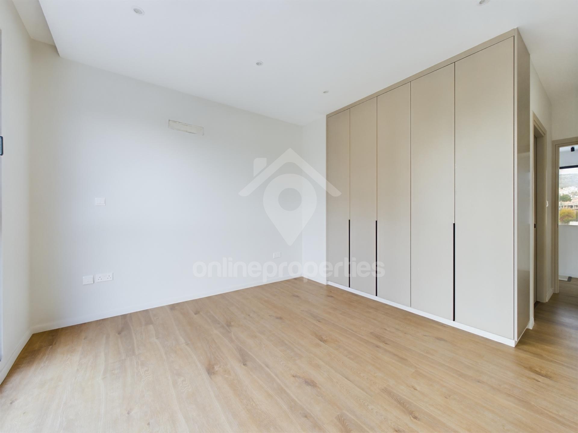 To change image, hover mouse over thumbnails below