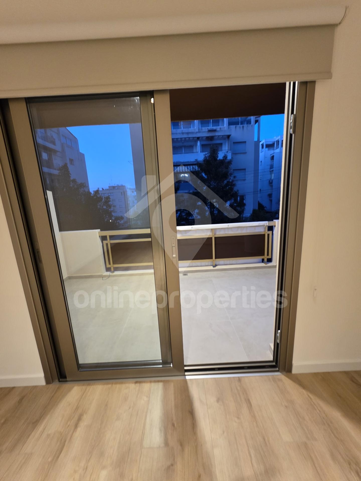 To change image, hover mouse over thumbnails below