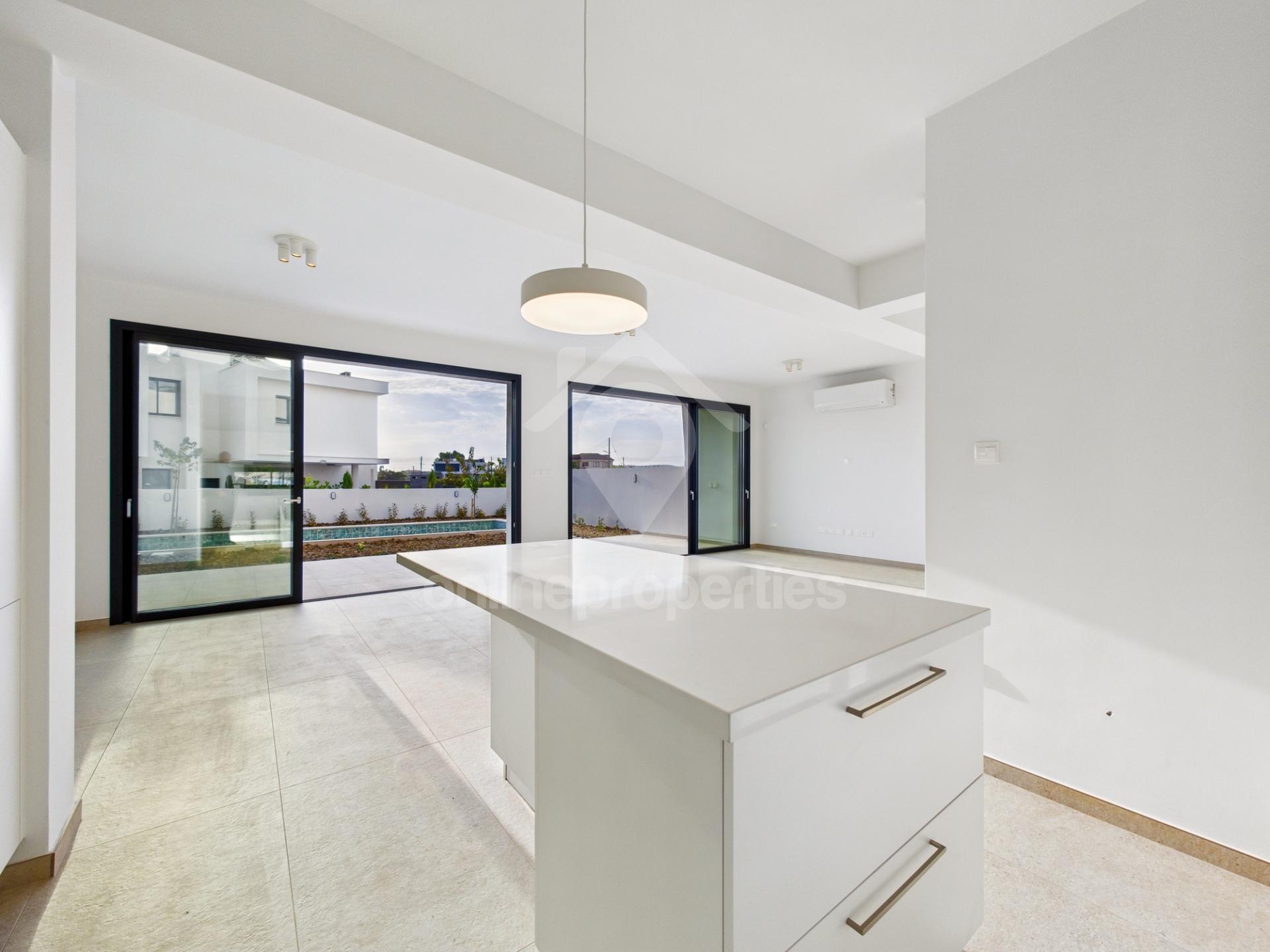 To change image, hover mouse over thumbnails below