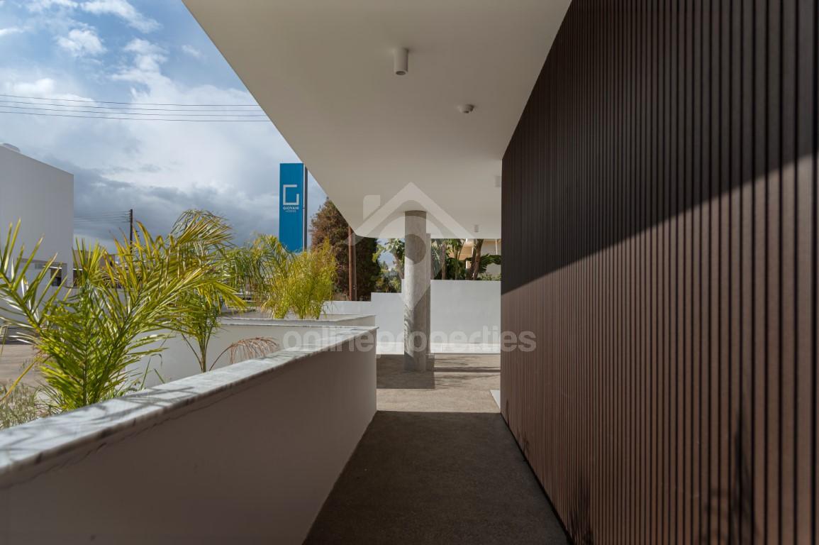 To change image, hover mouse over thumbnails below