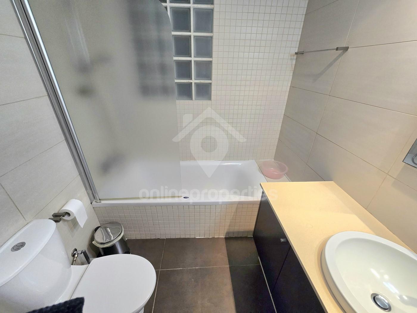 To change image, hover mouse over thumbnails below