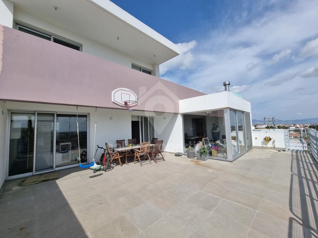 To change image, hover mouse over thumbnails below