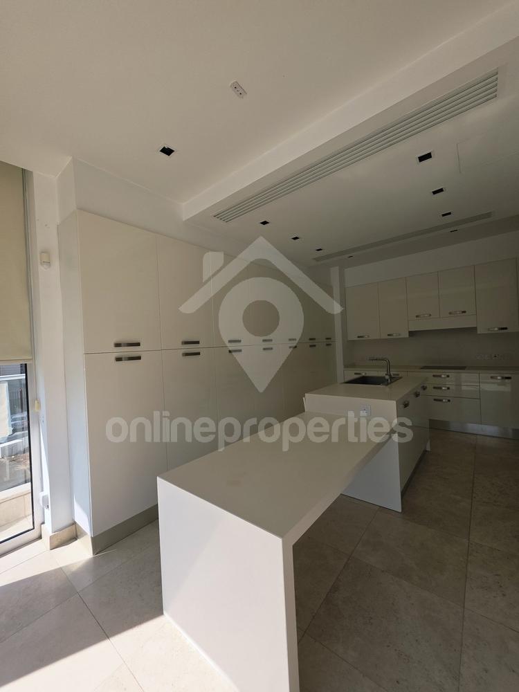 To change image, hover mouse over thumbnails below