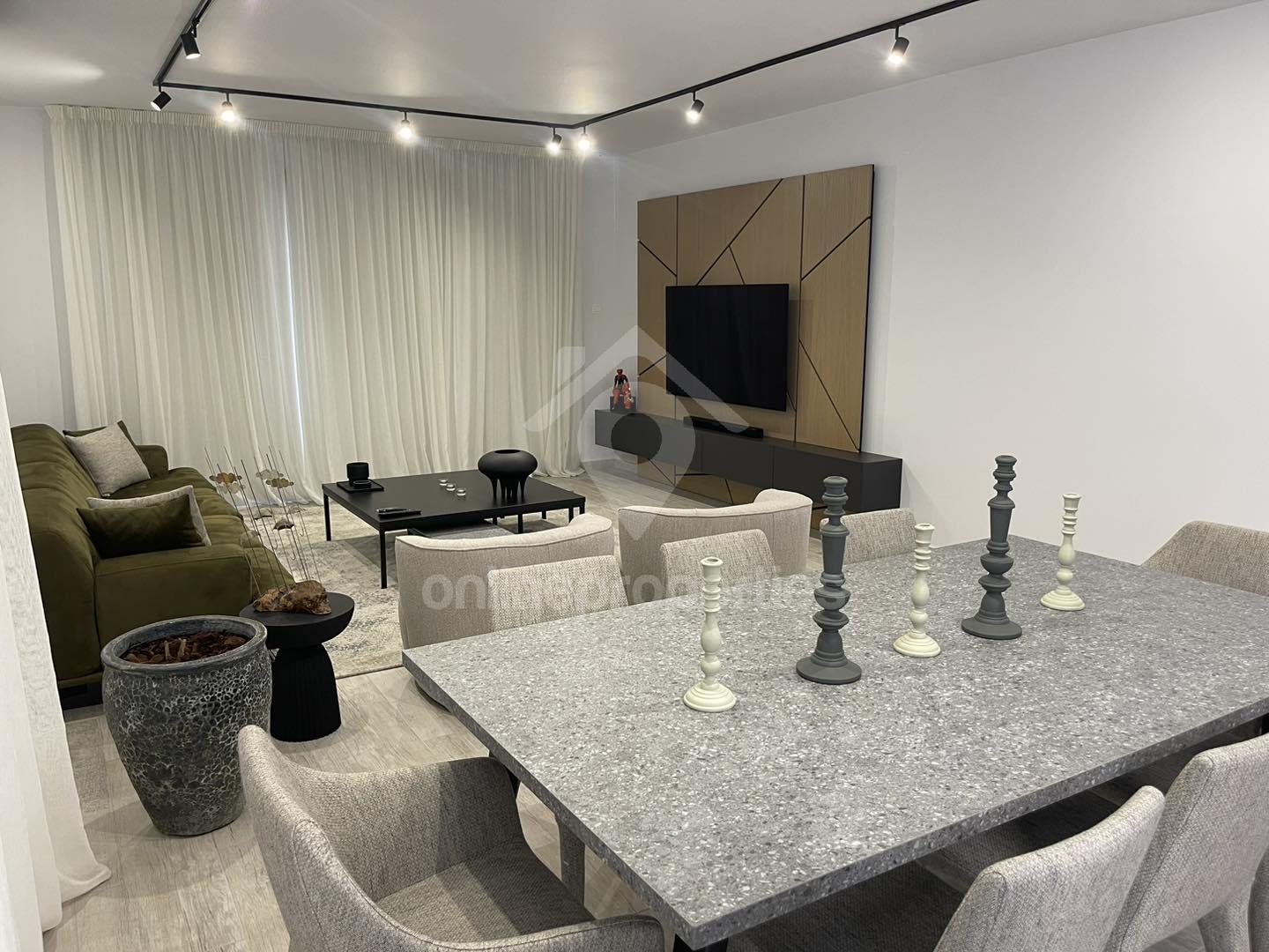 To change image, hover mouse over thumbnails below