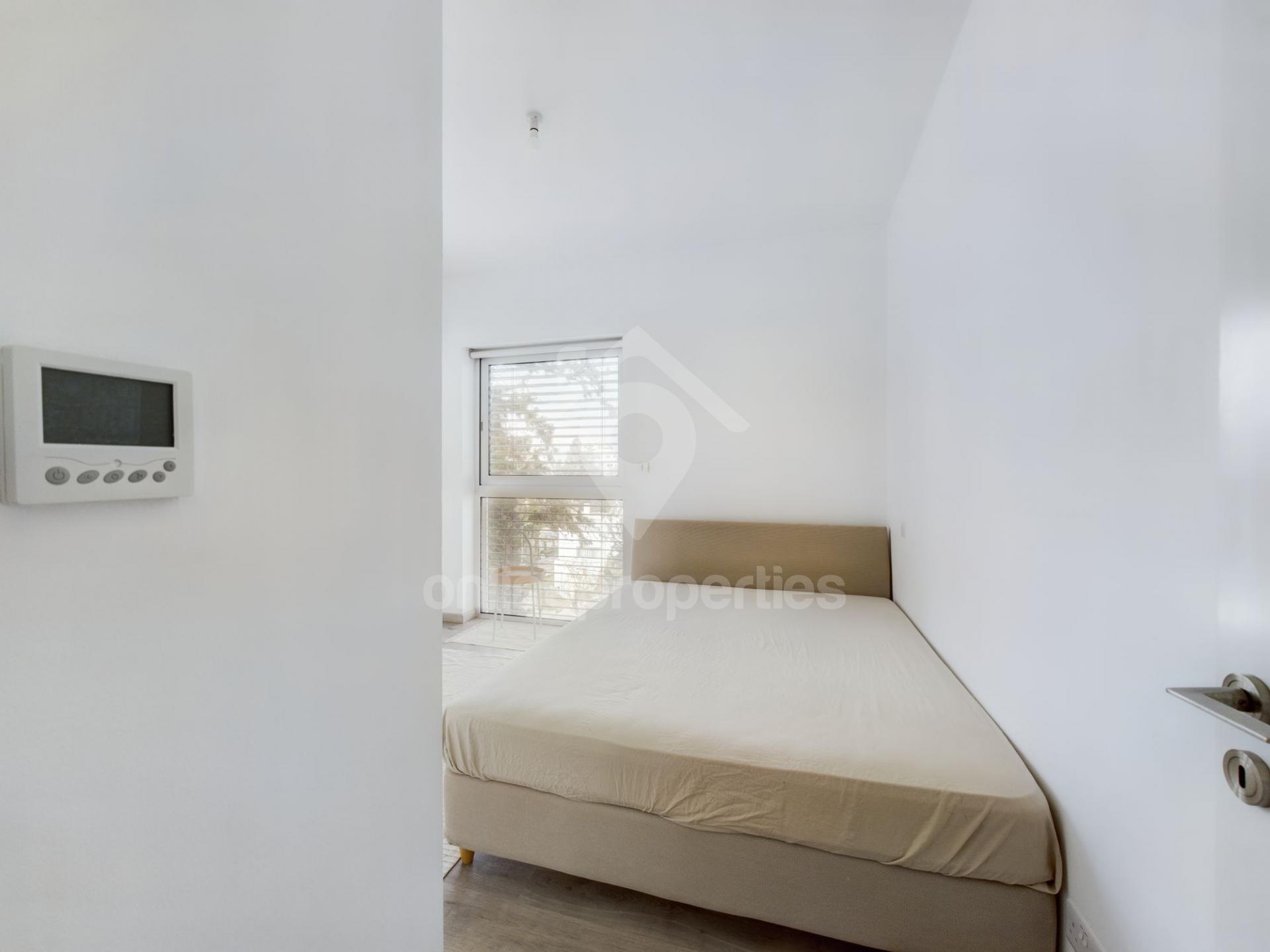 To change image, hover mouse over thumbnails below