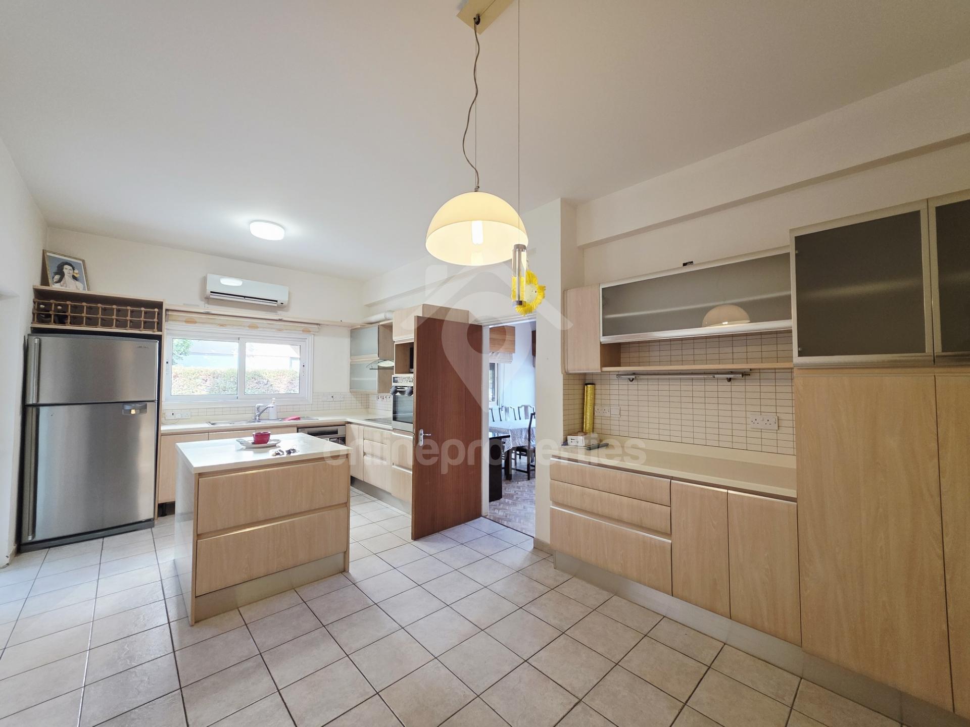 To change image, hover mouse over thumbnails below