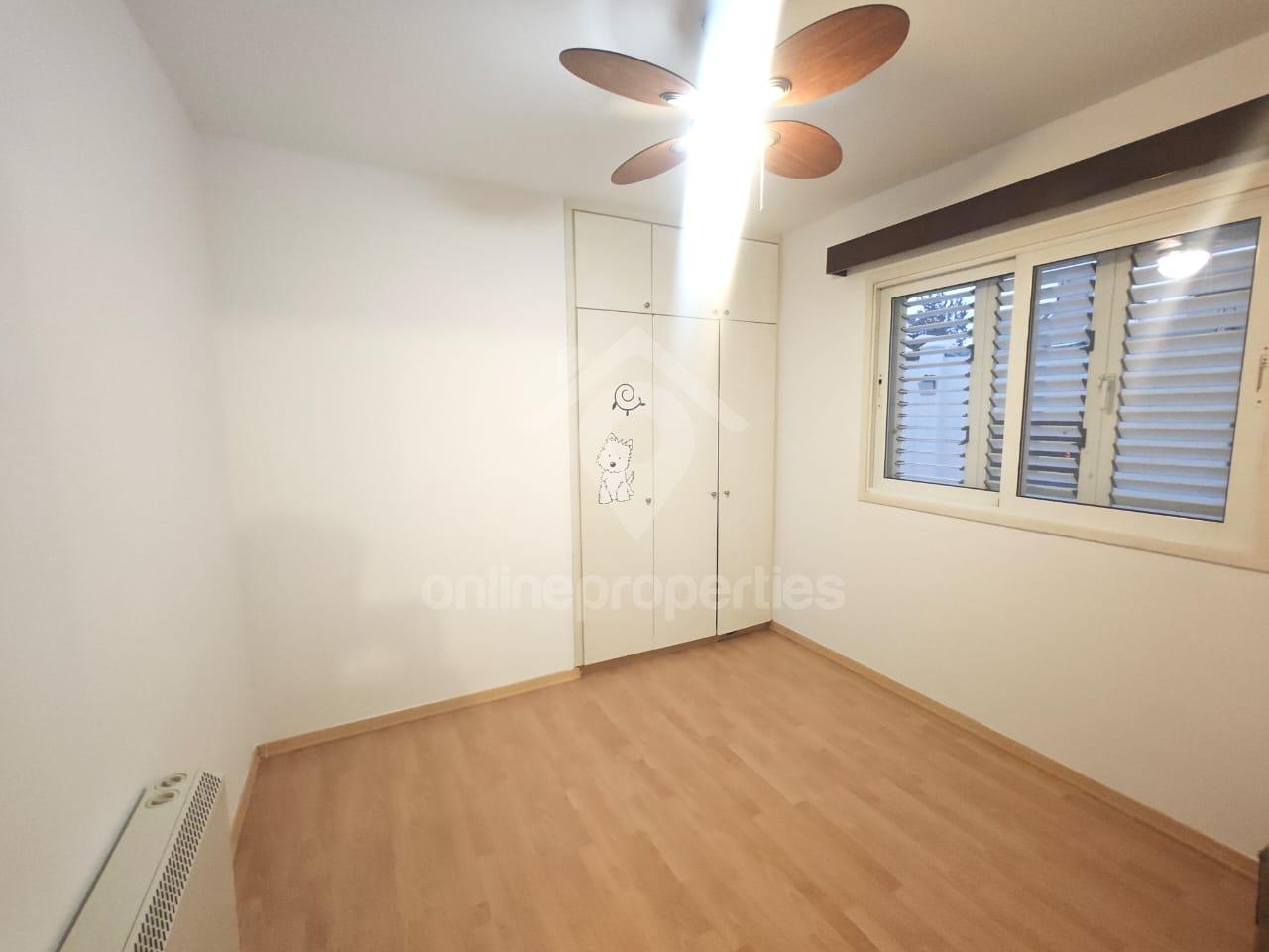 To change image, hover mouse over thumbnails below