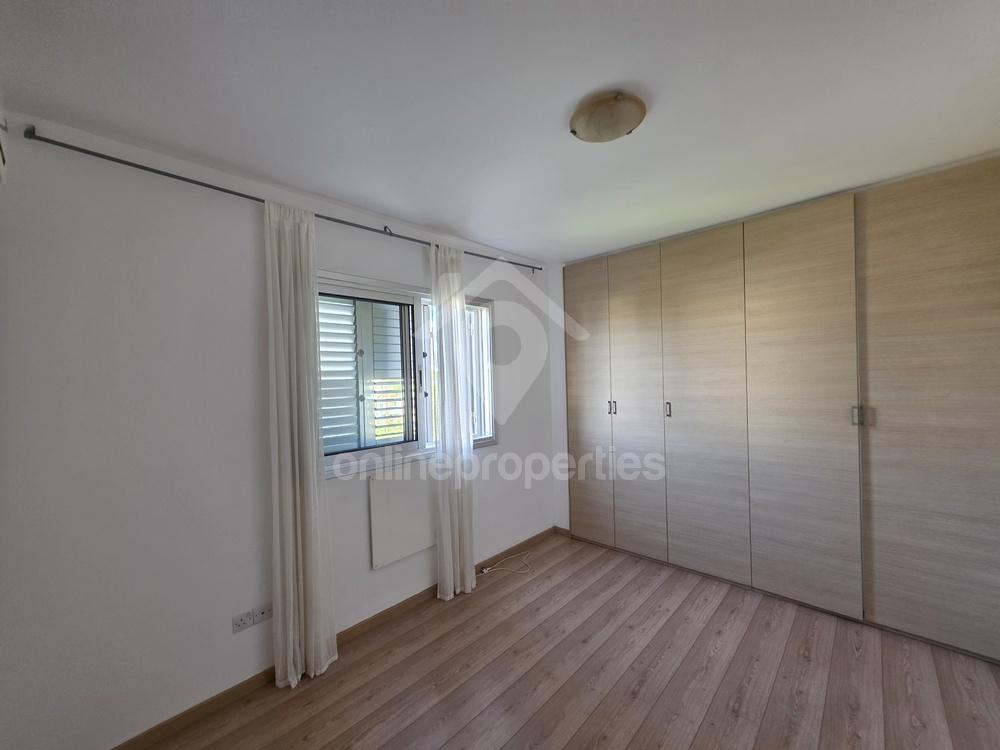 To change image, hover mouse over thumbnails below