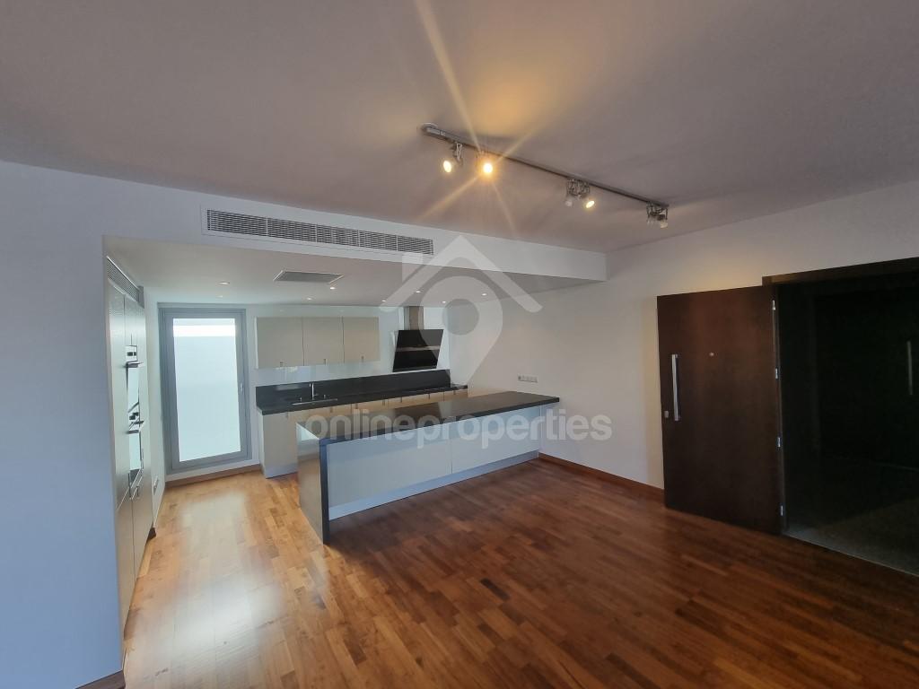 To change image, hover mouse over thumbnails below