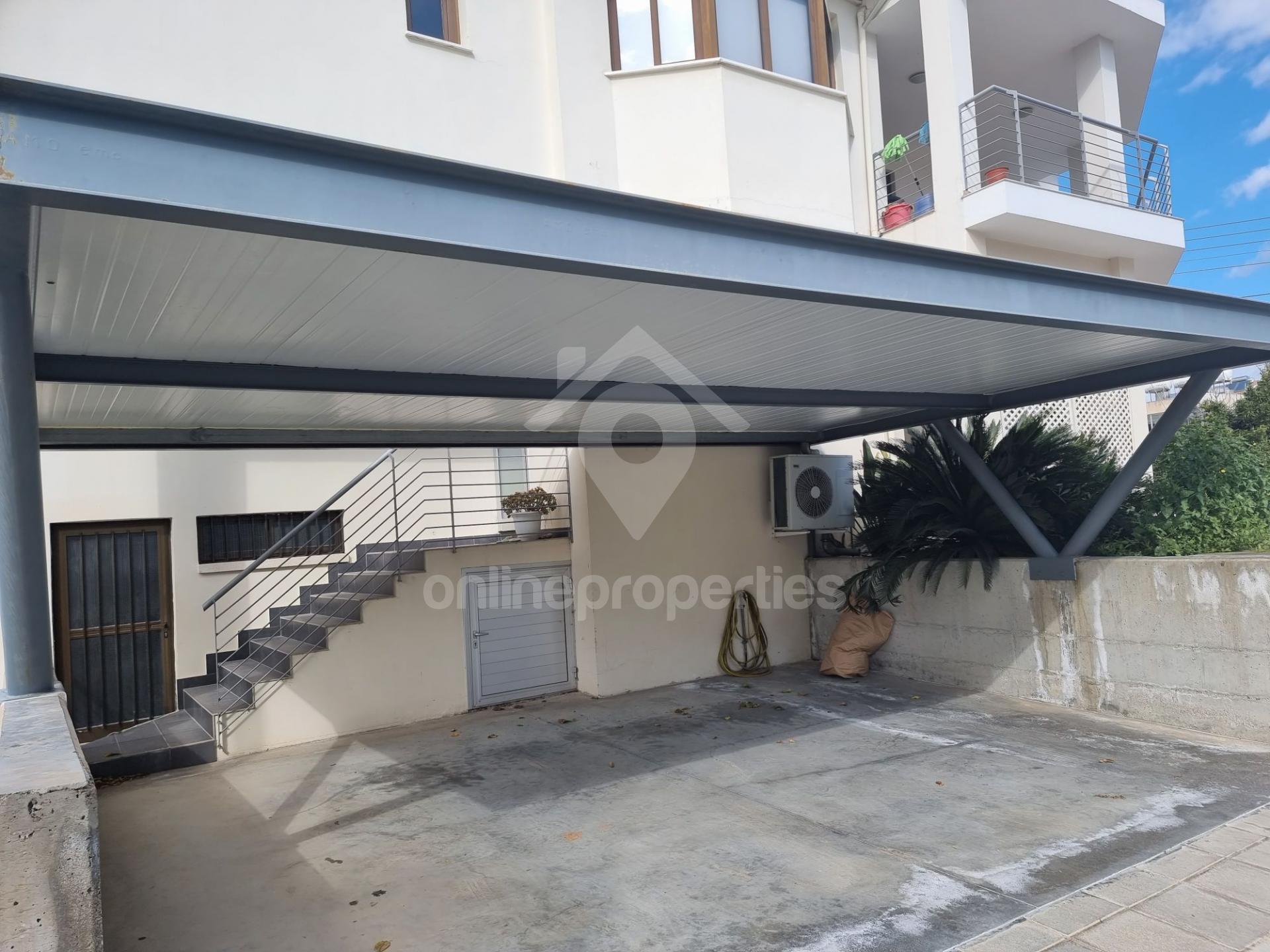 To change image, hover mouse over thumbnails below