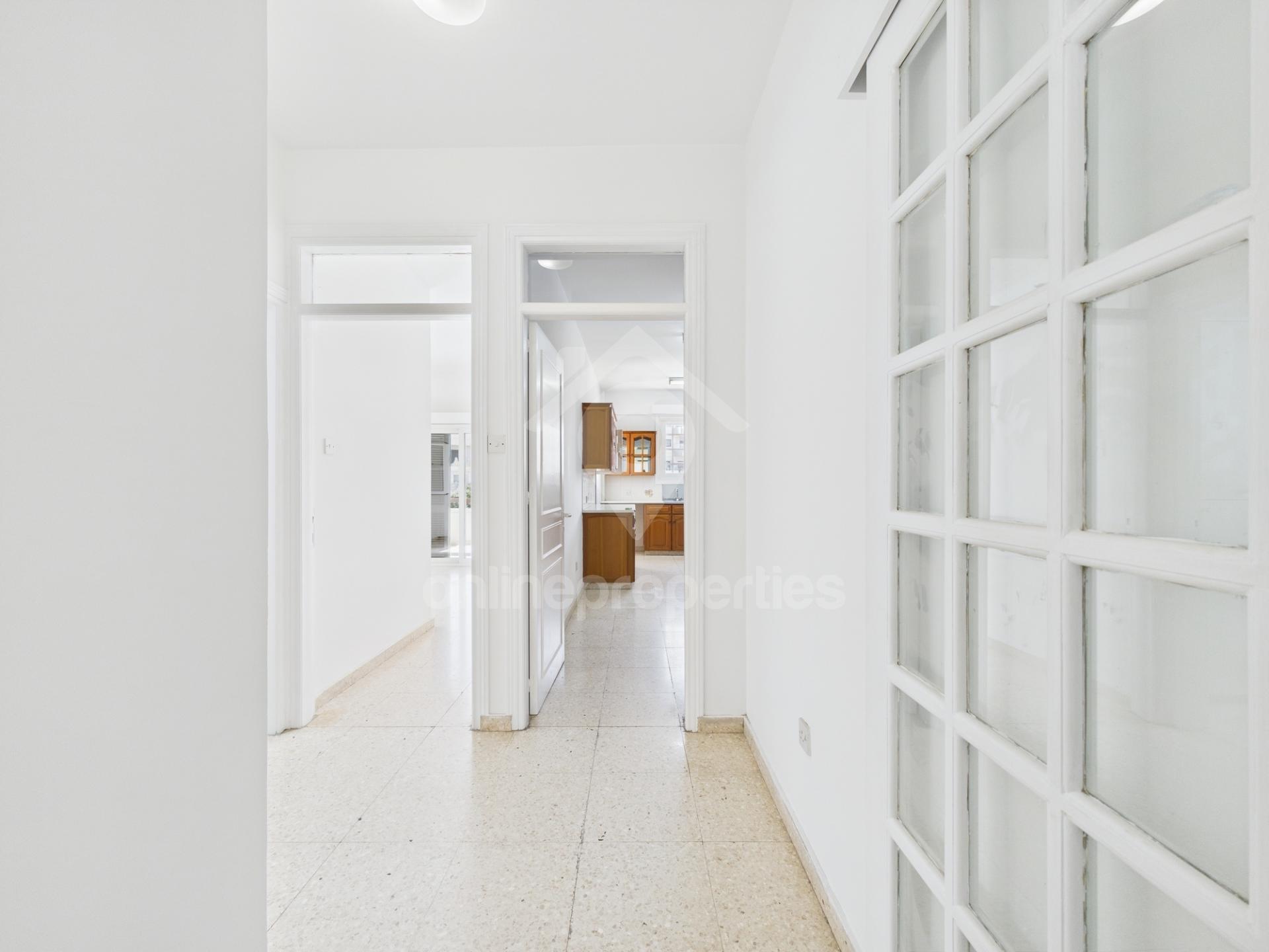 To change image, hover mouse over thumbnails below