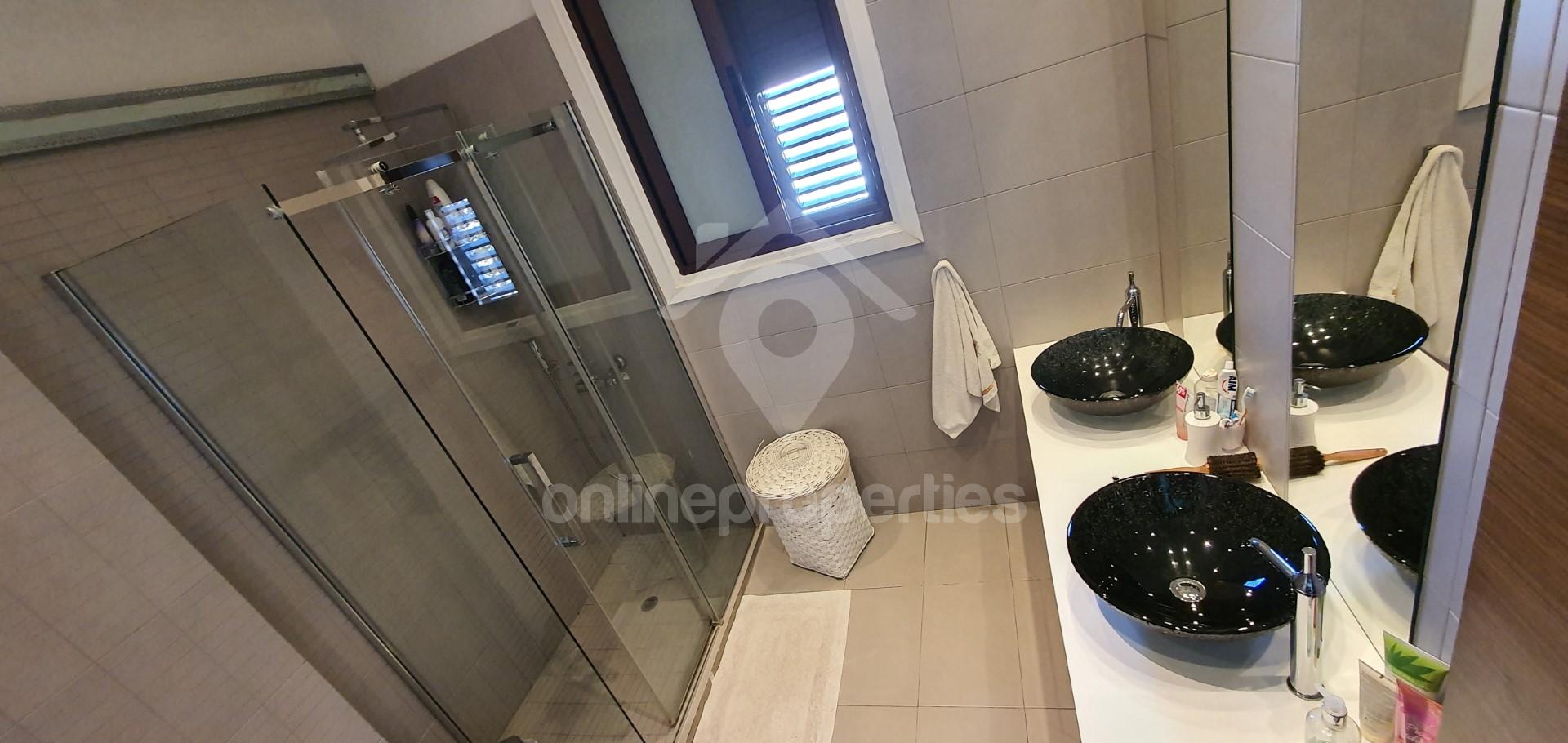 To change image, hover mouse over thumbnails below