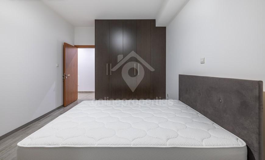 To change image, hover mouse over thumbnails below