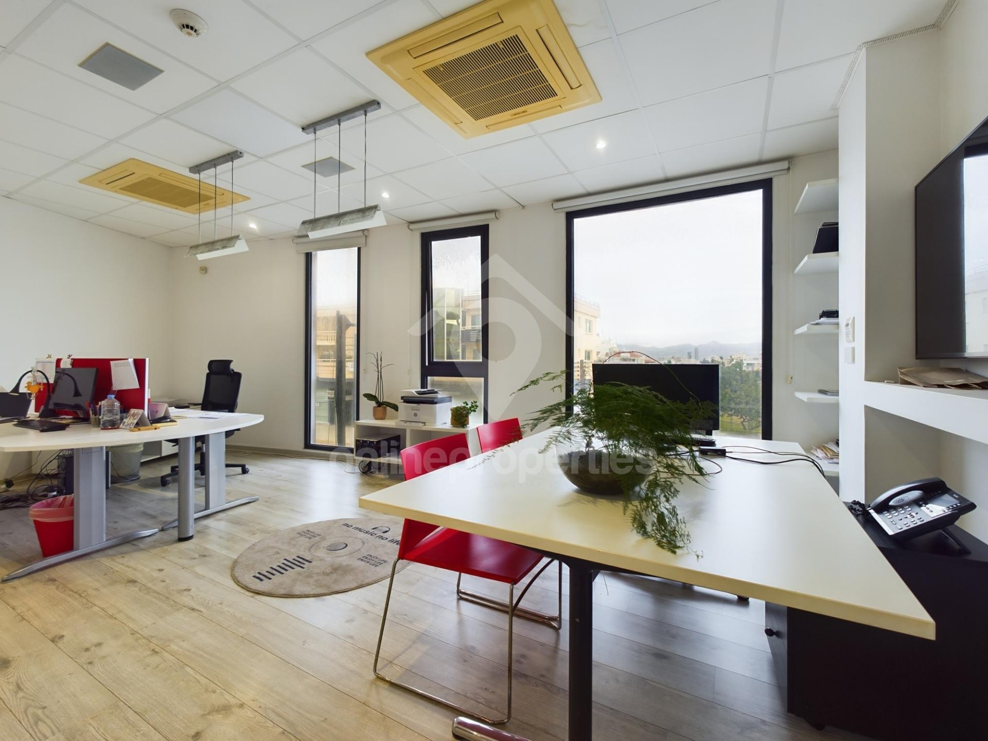 To change image, hover mouse over thumbnails below