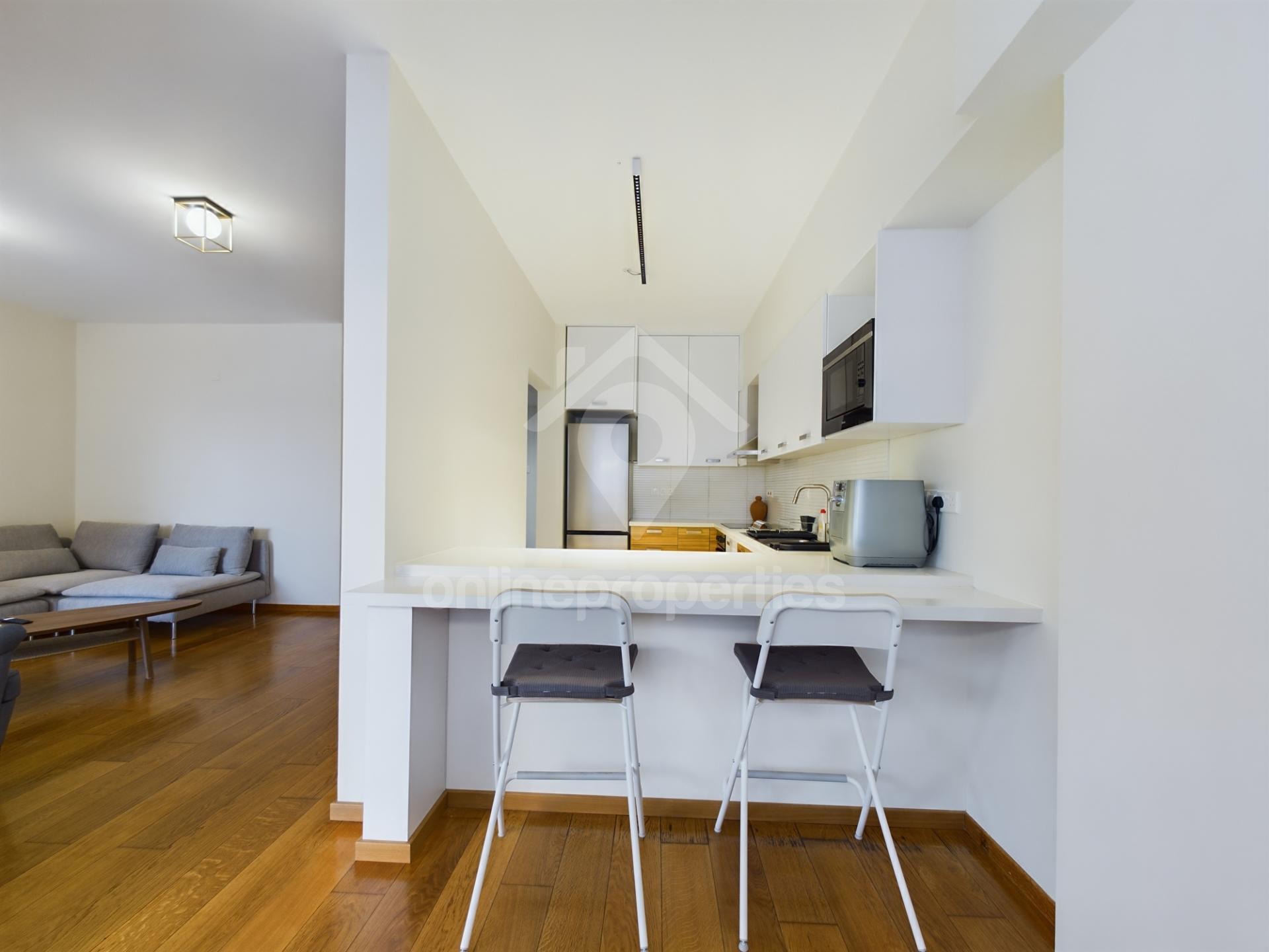 To change image, hover mouse over thumbnails below