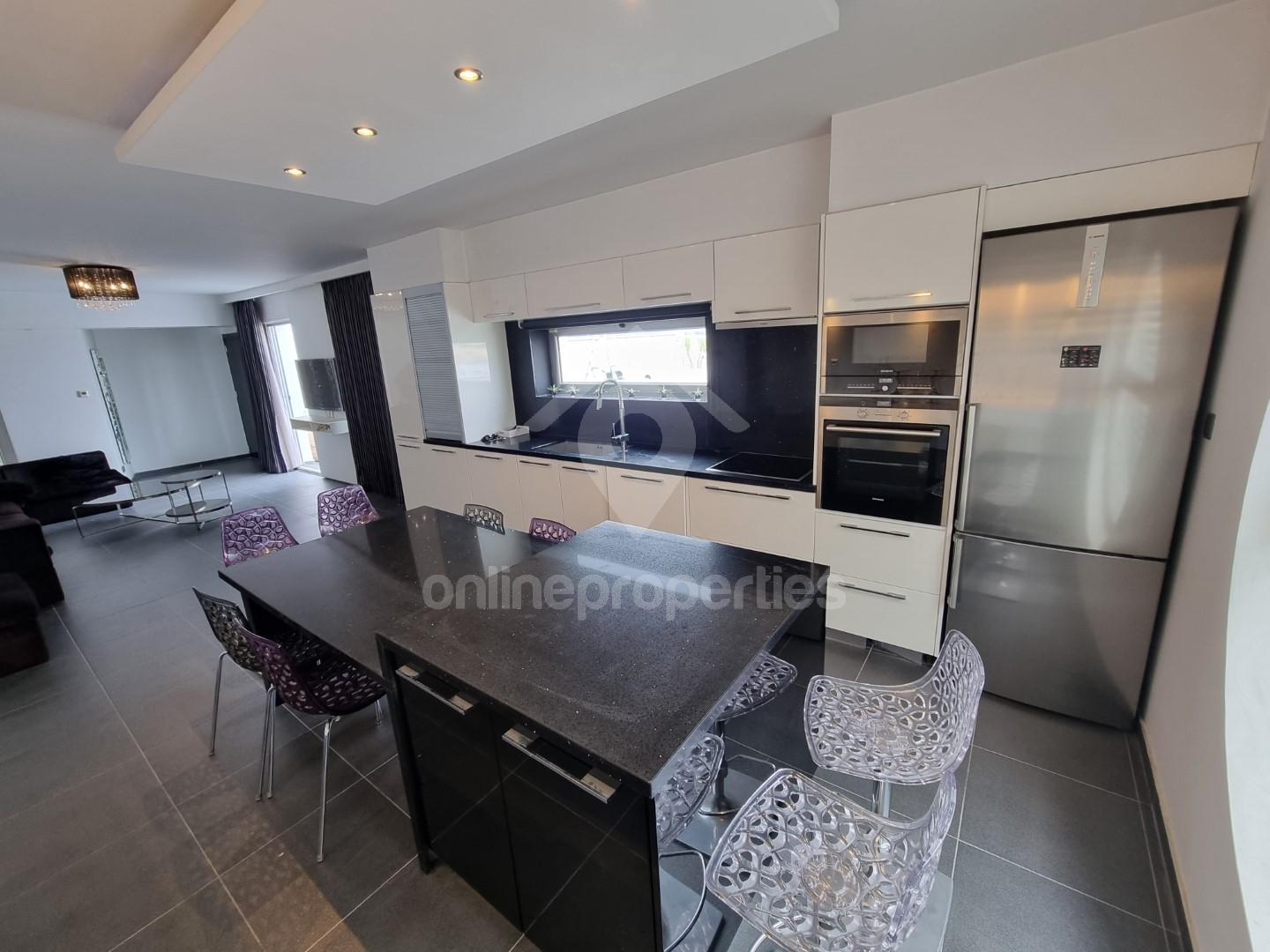 To change image, hover mouse over thumbnails below