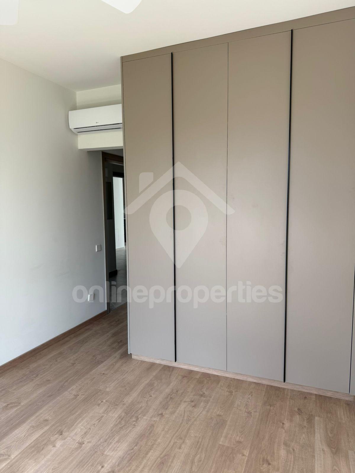 To change image, hover mouse over thumbnails below