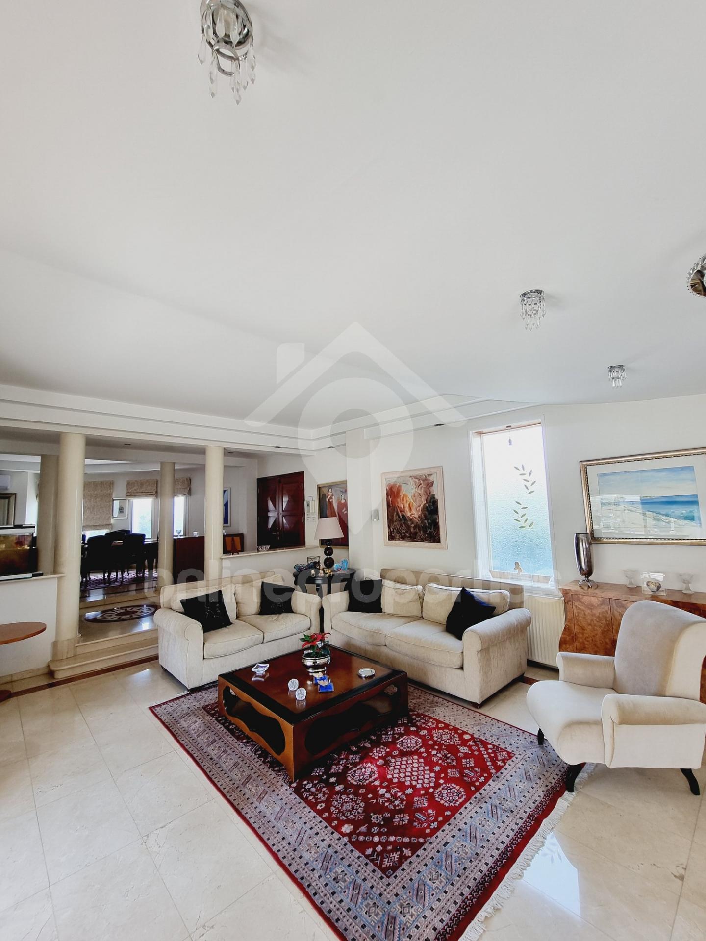 To change image, hover mouse over thumbnails below