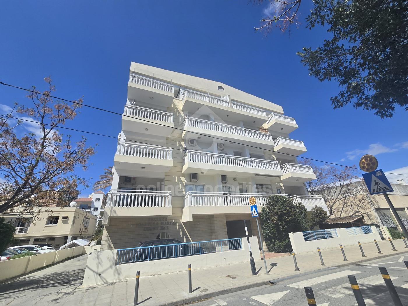 Fully furnished 2-bedroom flat off Makarios Ave