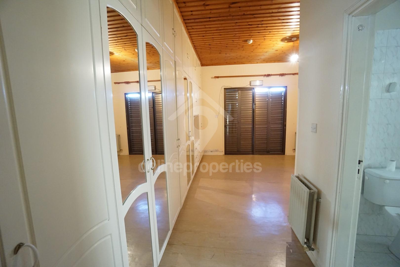 To change image, hover mouse over thumbnails below