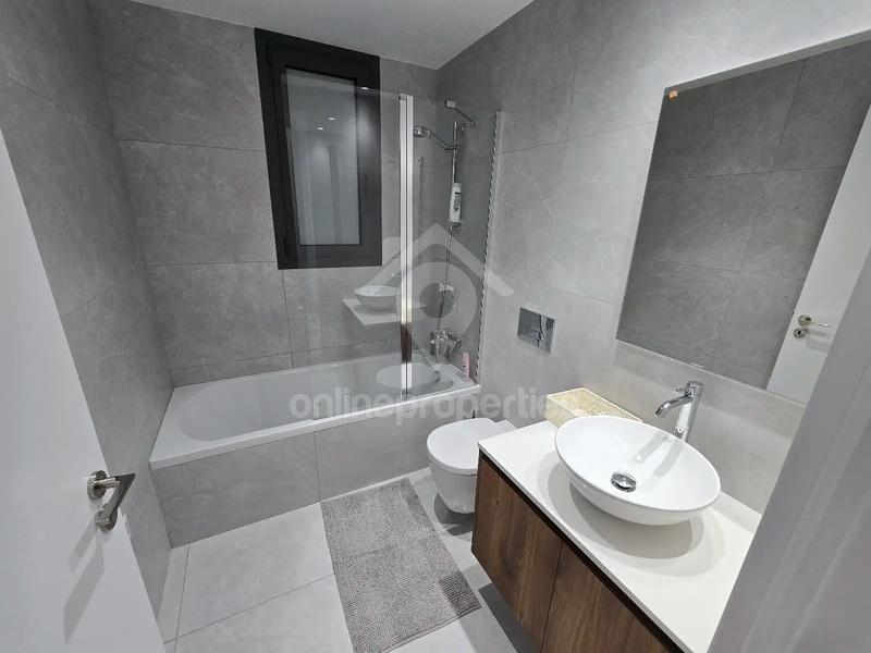 To change image, hover mouse over thumbnails below