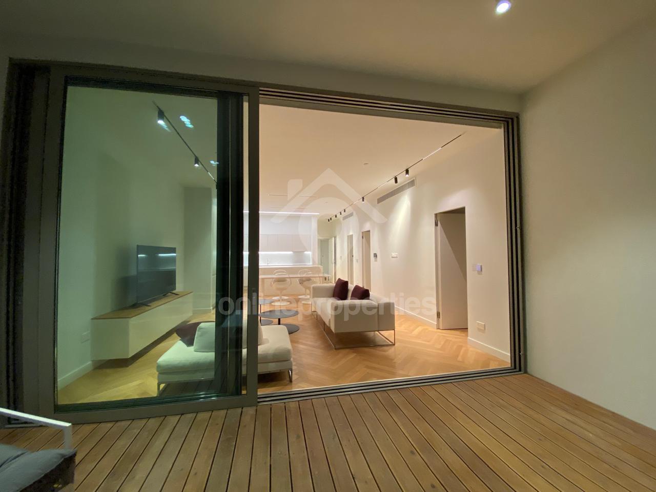 To change image, hover mouse over thumbnails below