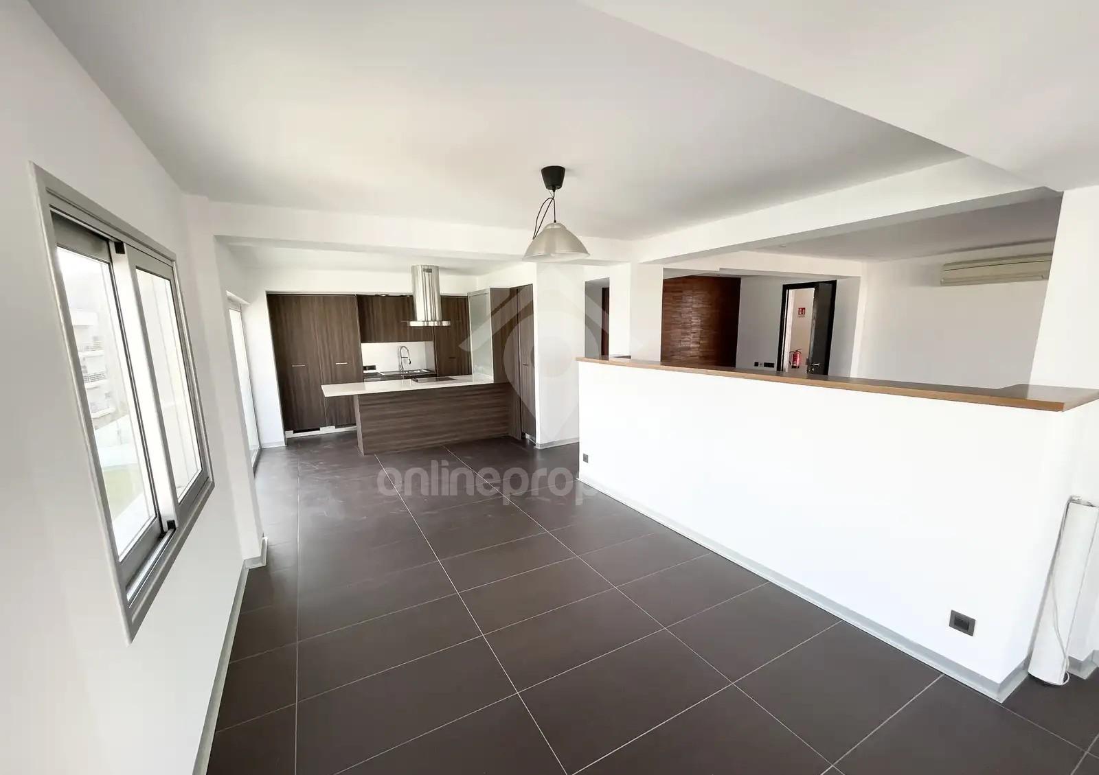 To change image, hover mouse over thumbnails below