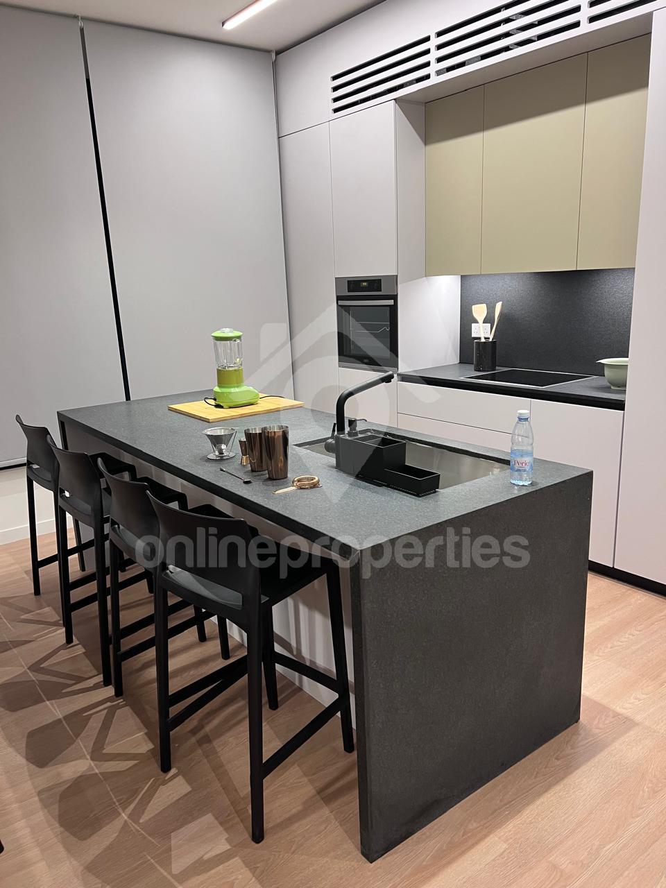 To change image, hover mouse over thumbnails below