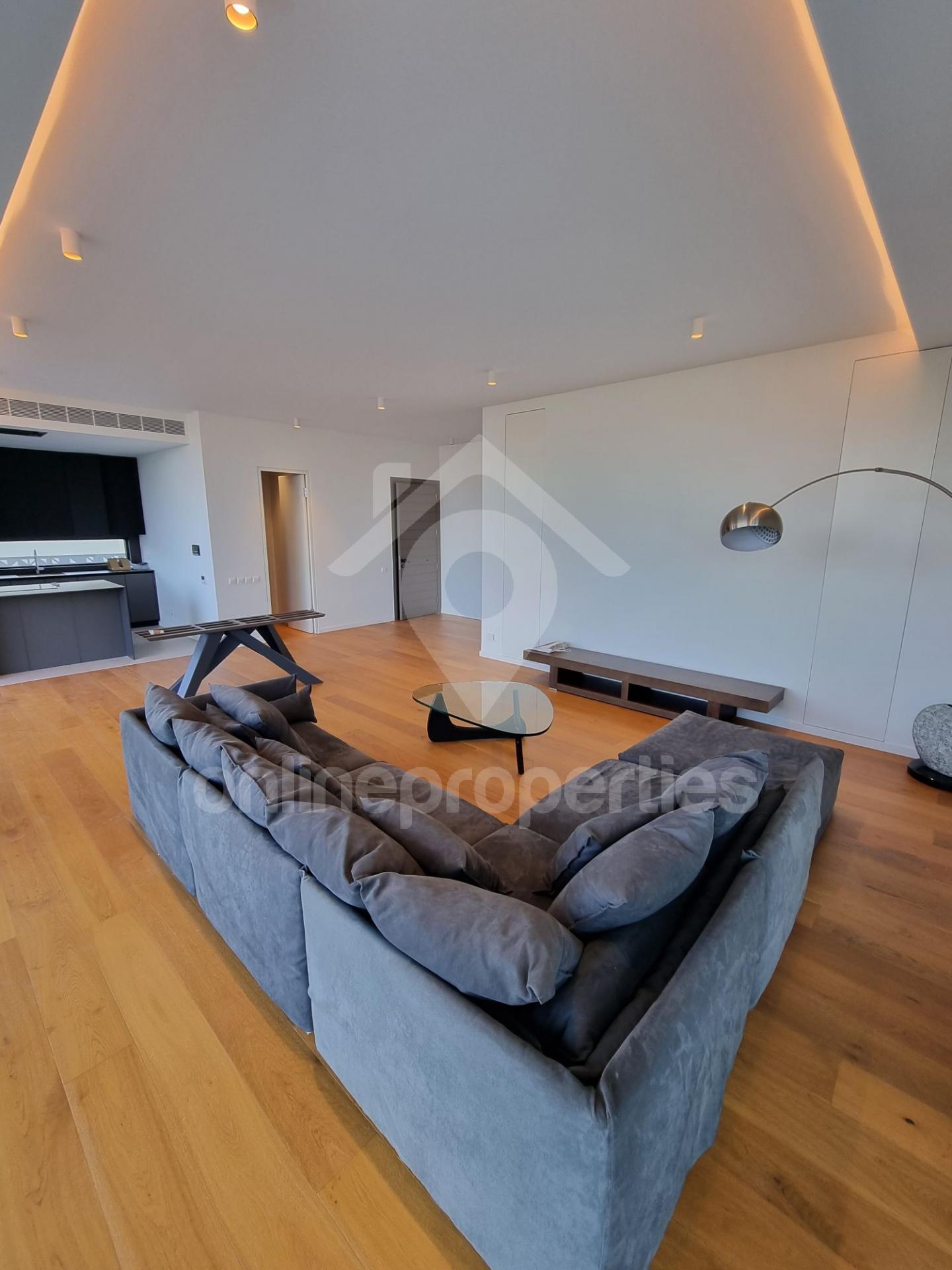 To change image, hover mouse over thumbnails below