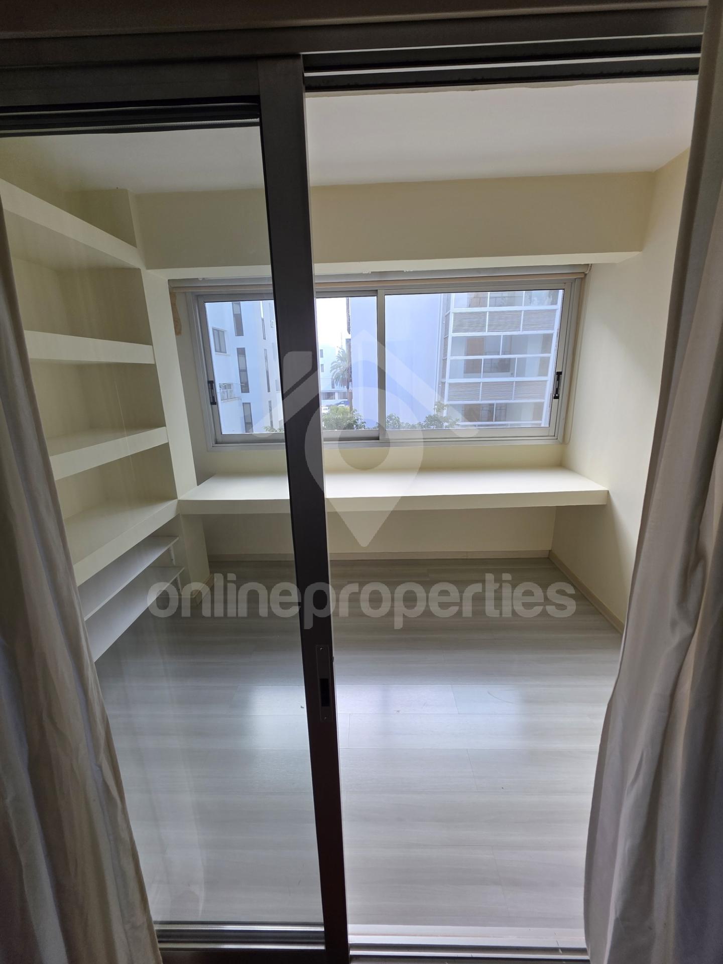 To change image, hover mouse over thumbnails below