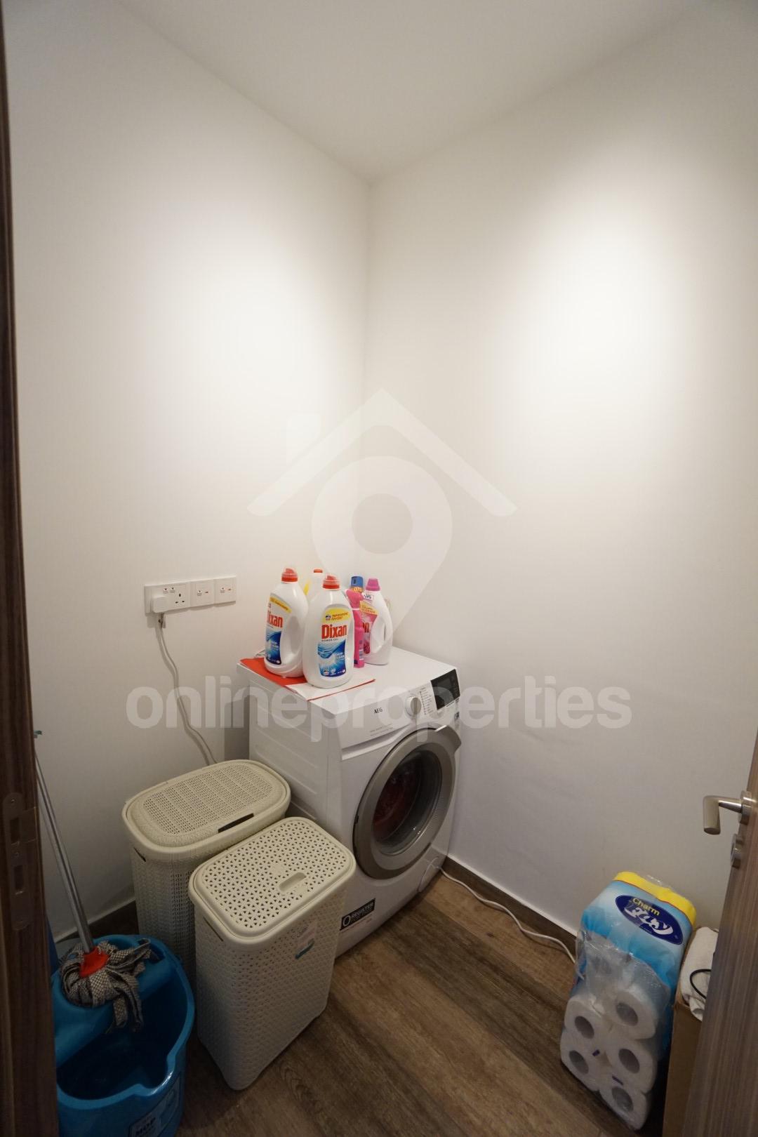 To change image, hover mouse over thumbnails below