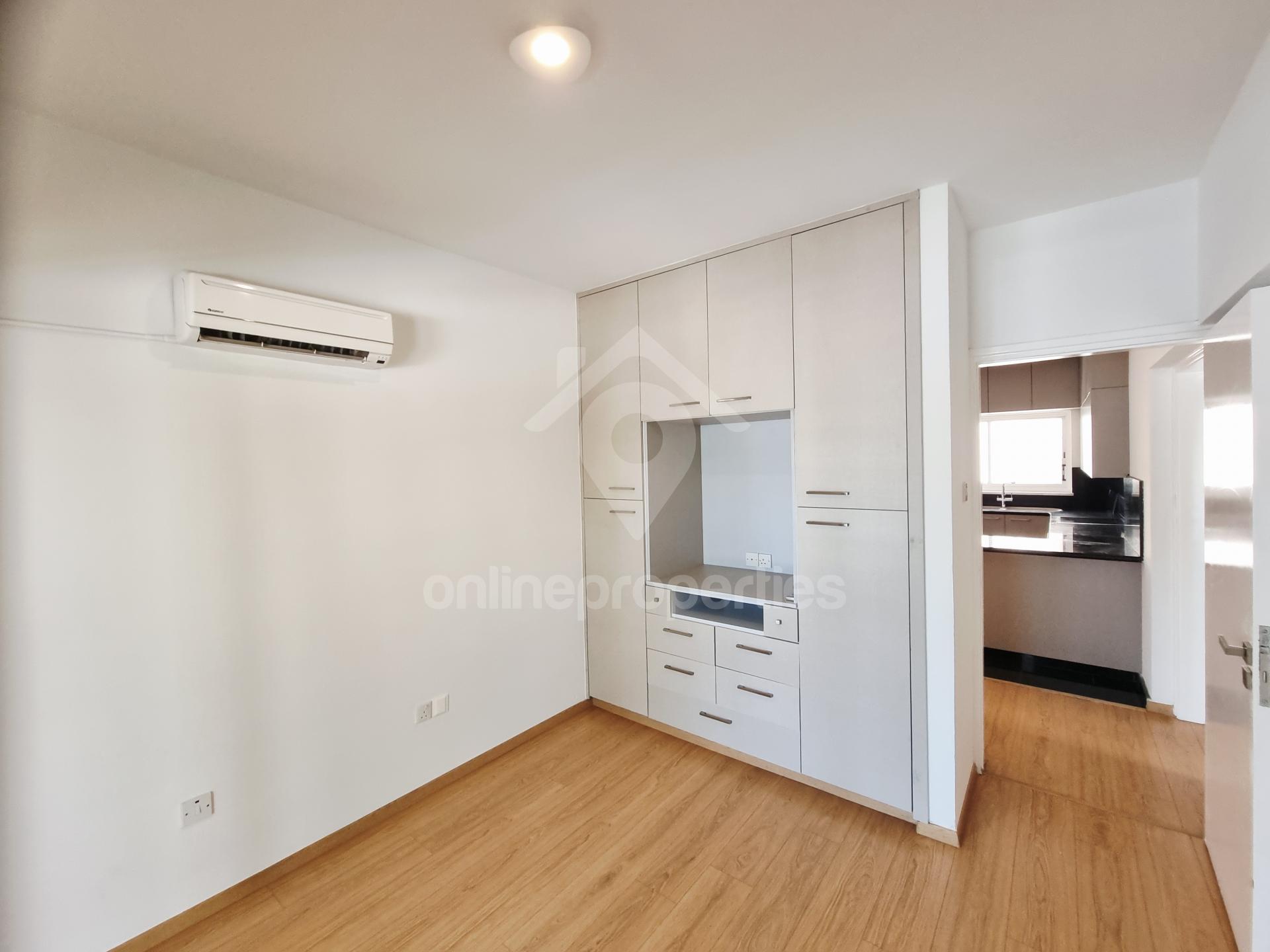 To change image, hover mouse over thumbnails below