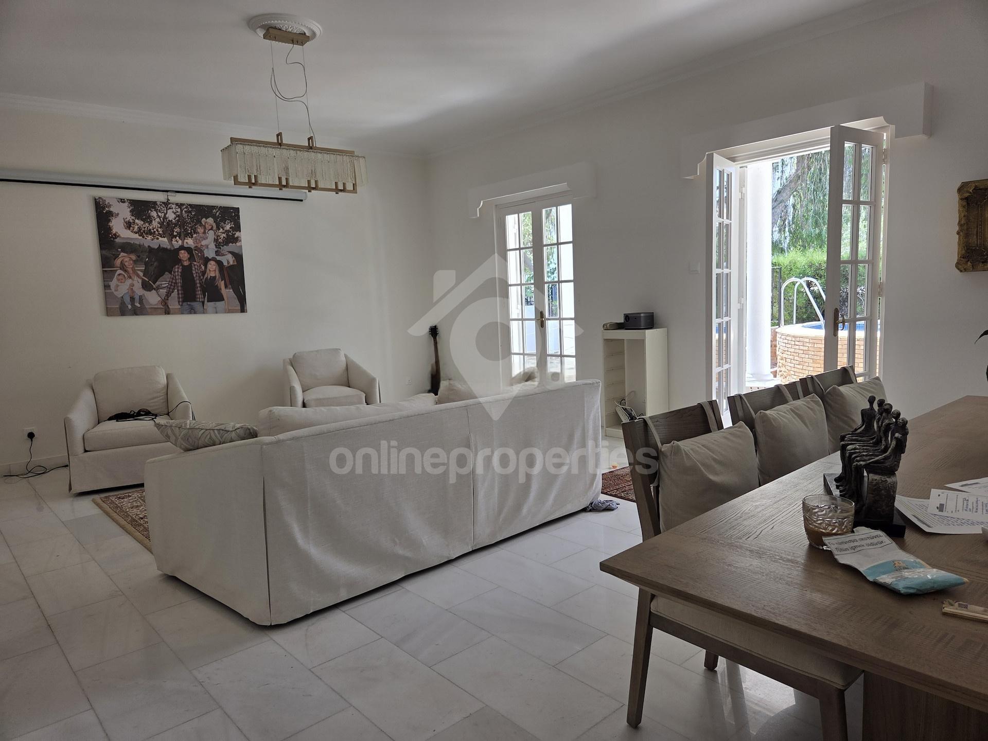 To change image, hover mouse over thumbnails below