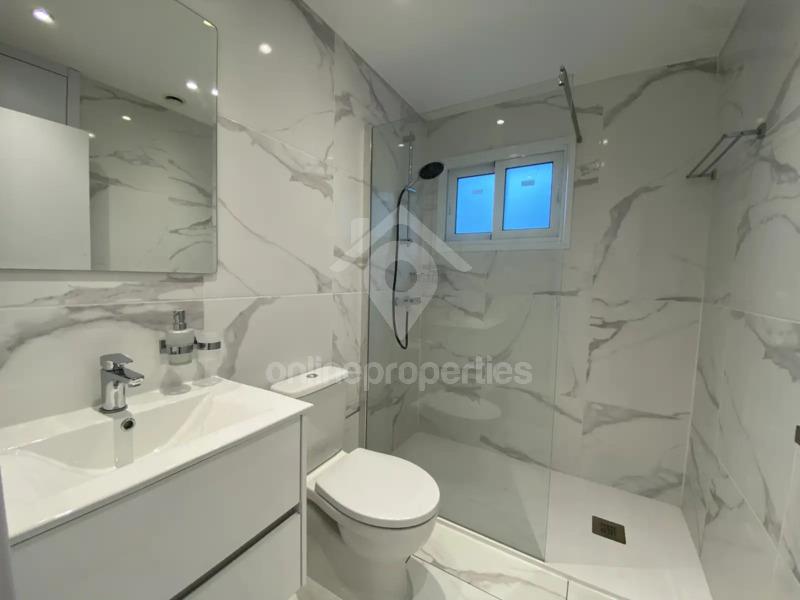 To change image, hover mouse over thumbnails below