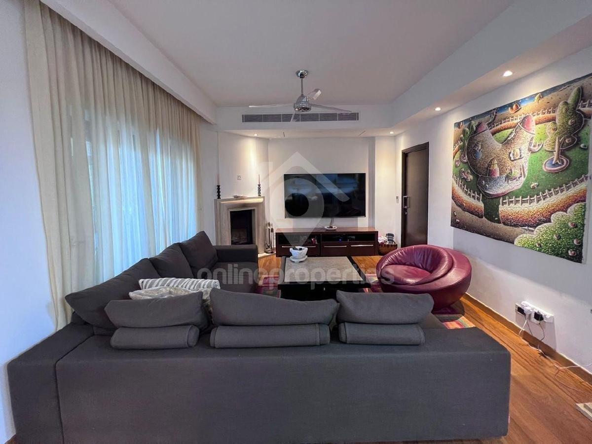 To change image, hover mouse over thumbnails below