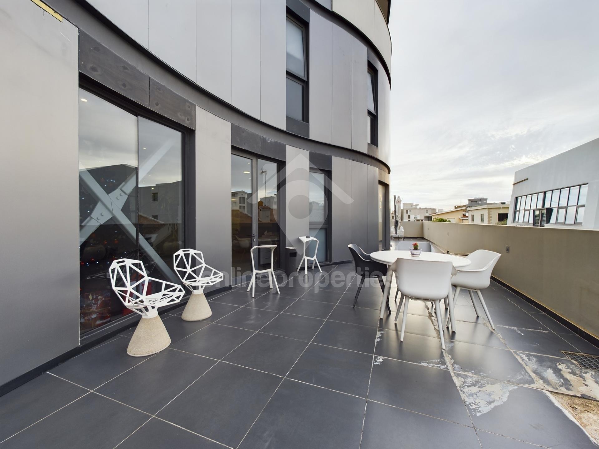 To change image, hover mouse over thumbnails below