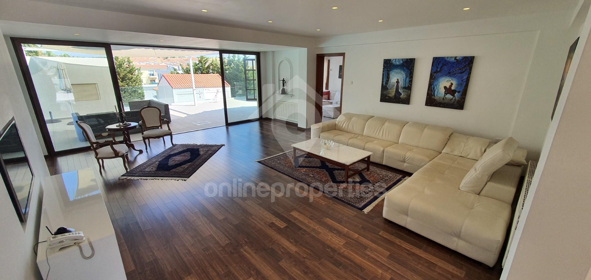 To change image, hover mouse over thumbnails below