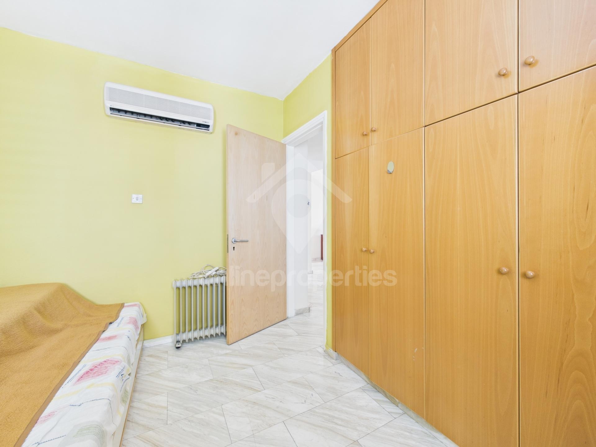 To change image, hover mouse over thumbnails below