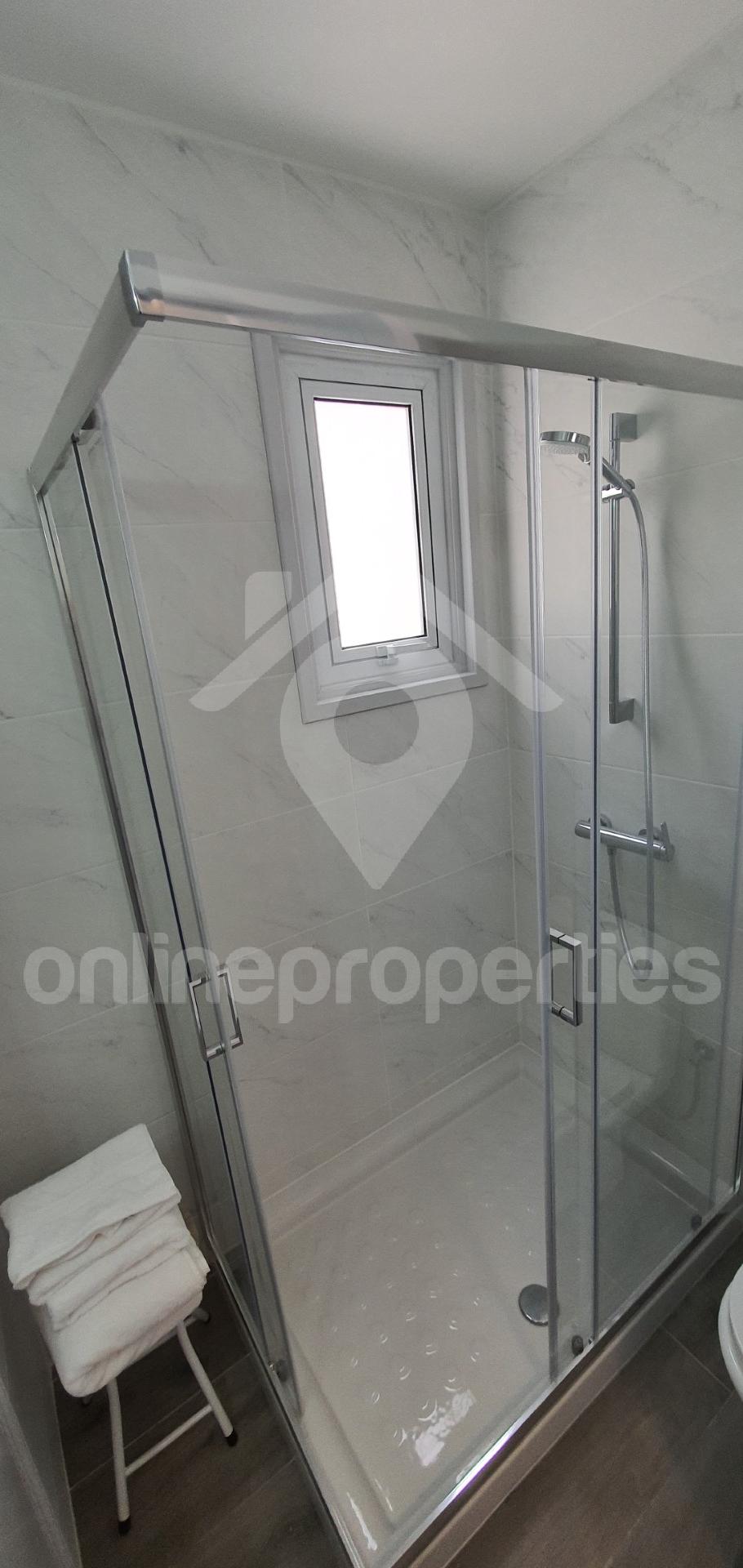 To change image, hover mouse over thumbnails below