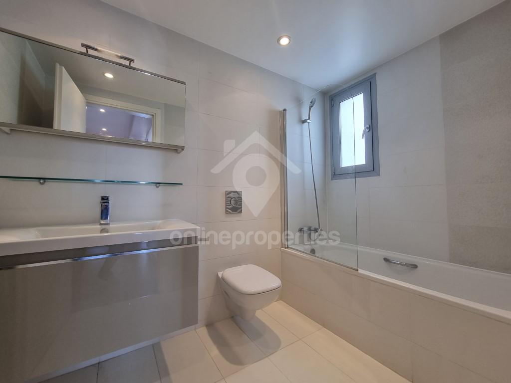 To change image, hover mouse over thumbnails below