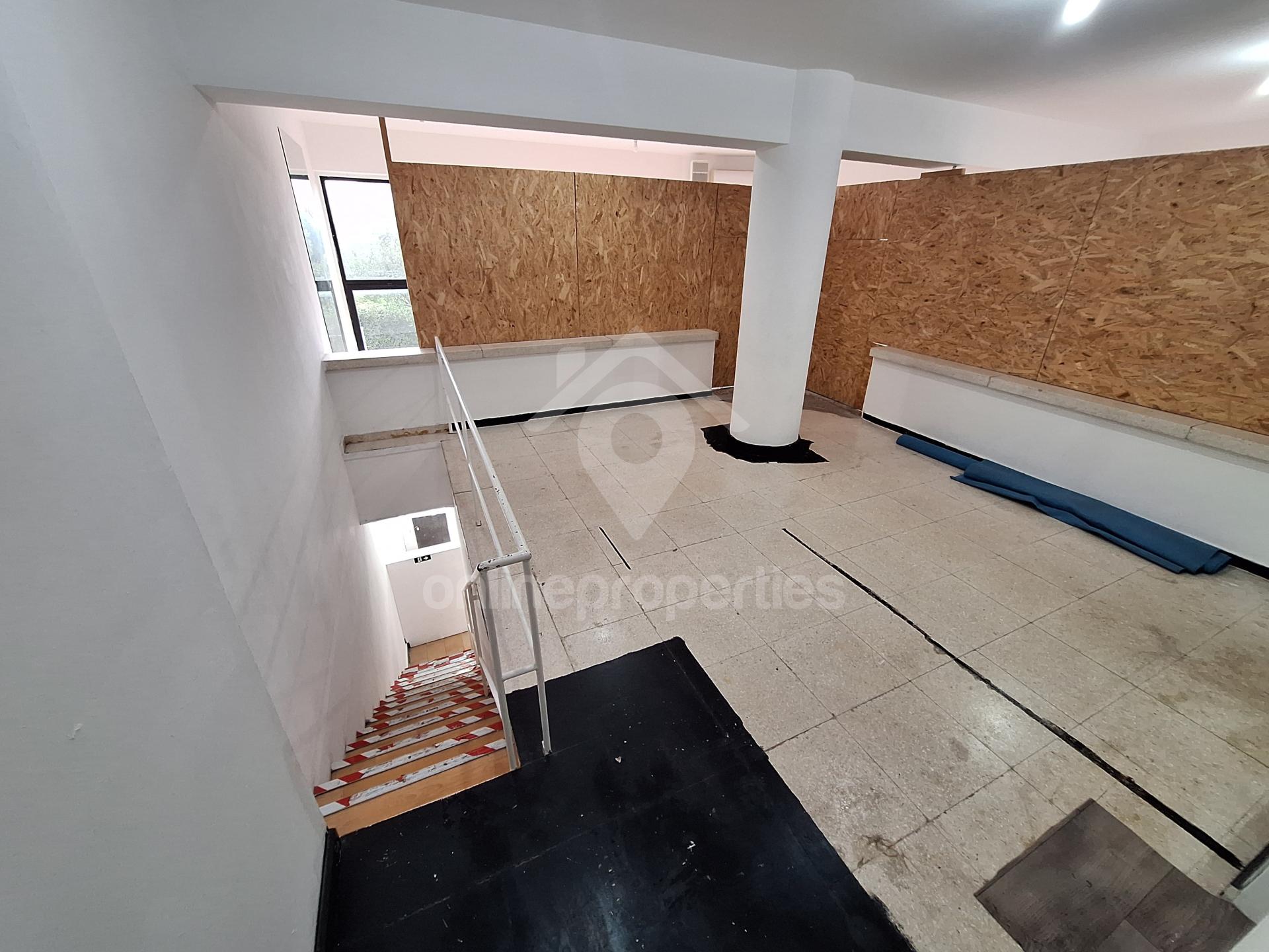 To change image, hover mouse over thumbnails below