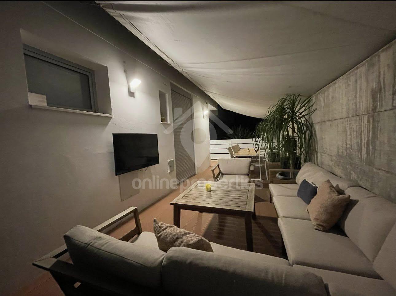 To change image, hover mouse over thumbnails below