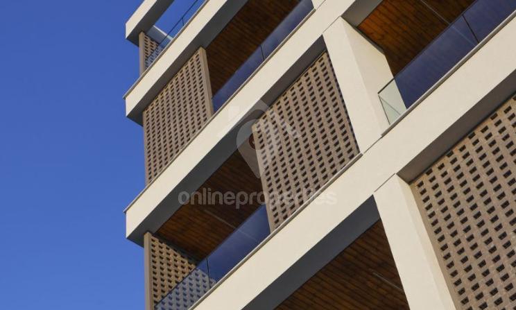 To change image, hover mouse over thumbnails below