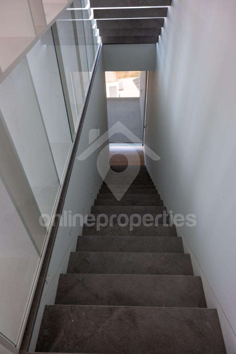 To change image, hover mouse over thumbnails below