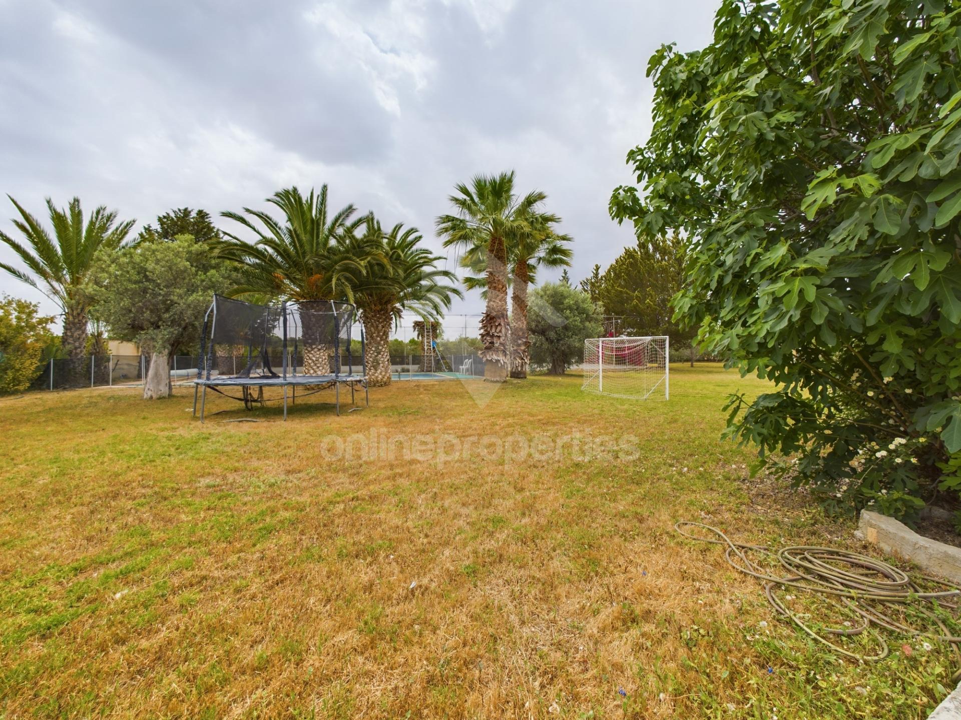 To change image, hover mouse over thumbnails below