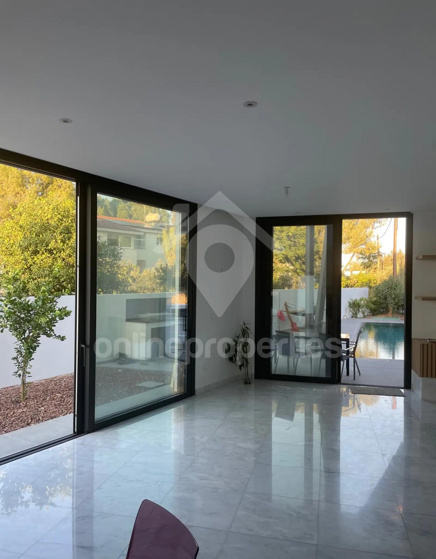 To change image, hover mouse over thumbnails below