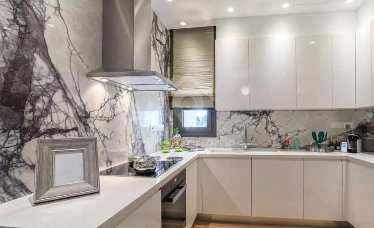 To change image, hover mouse over thumbnails below