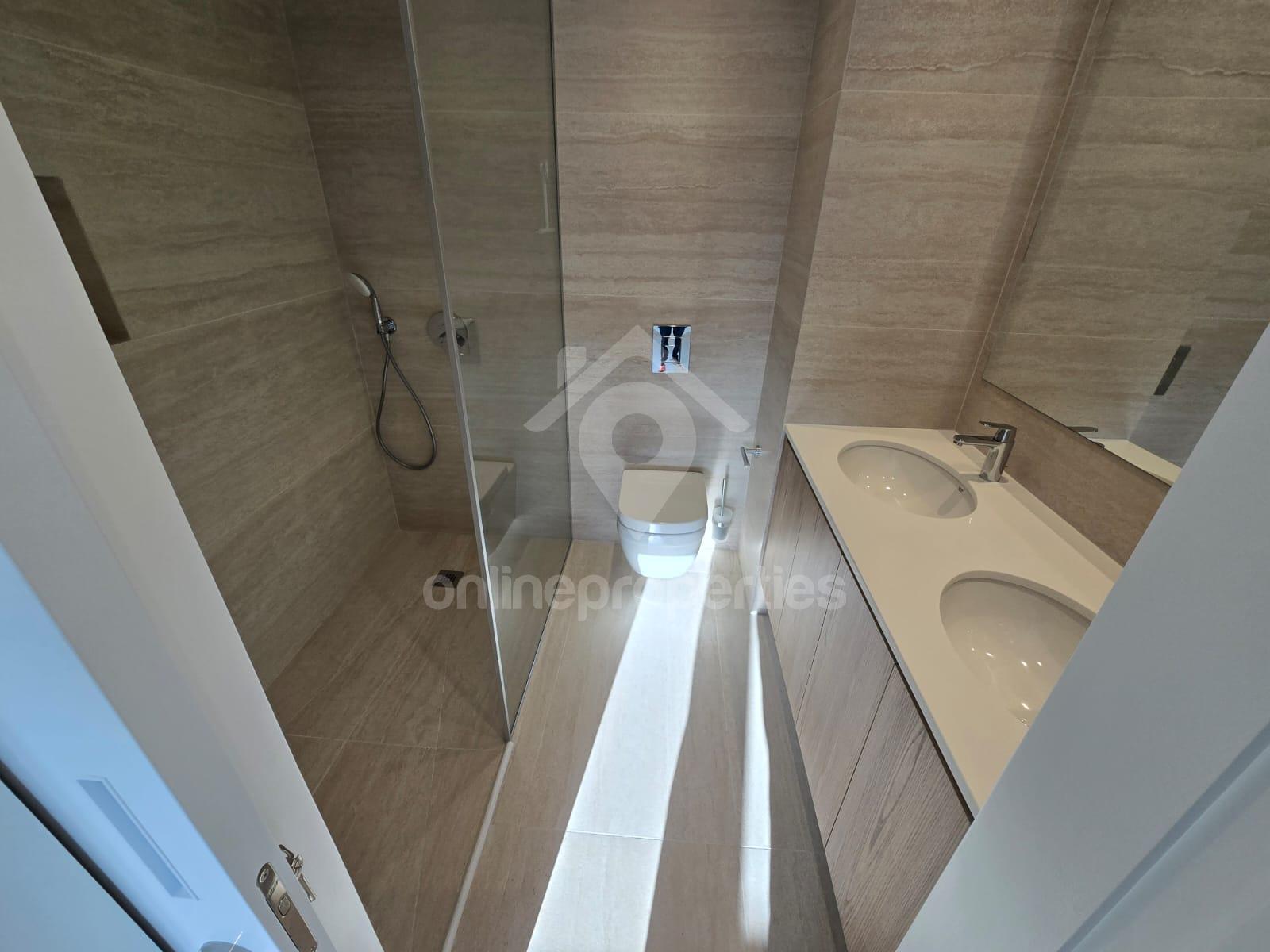 To change image, hover mouse over thumbnails below