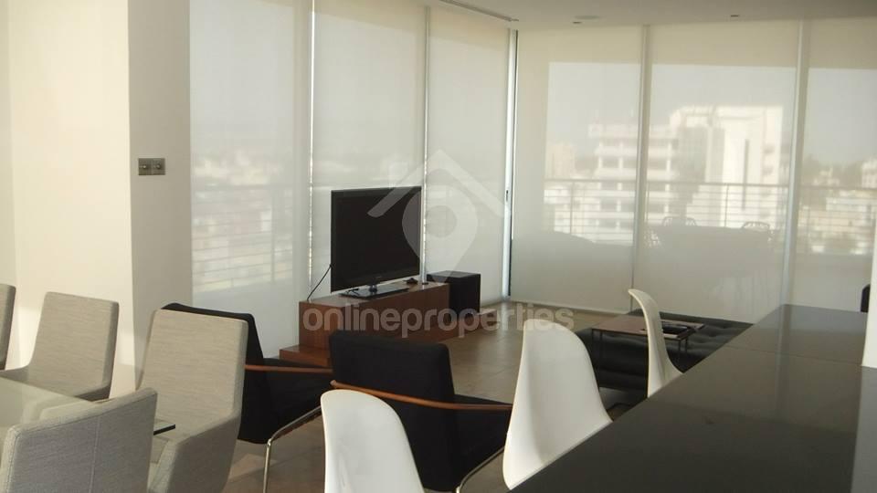 To change image, hover mouse over thumbnails below